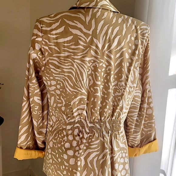 Susan Graver Tan and White Blazer with Abstract Pattern - Picture 5 of 6